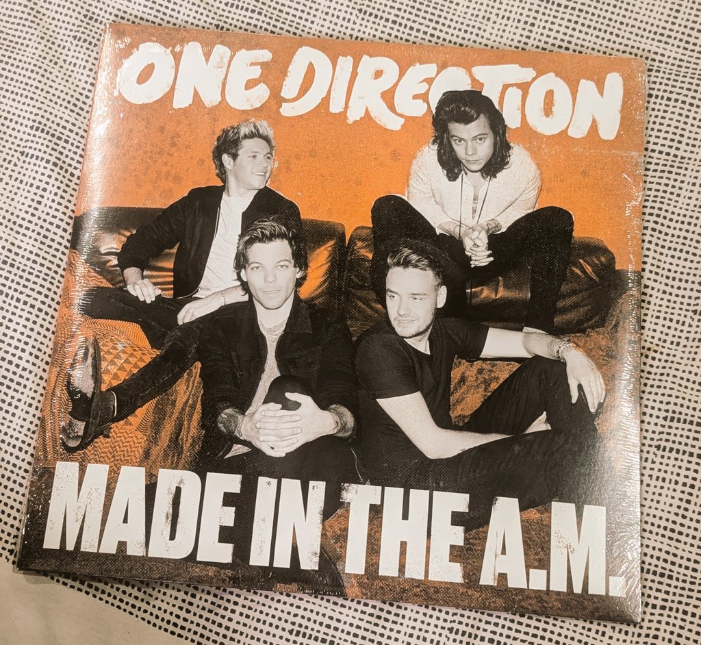 amyh2602's tweet photo. 3 and a half years later I finally got a Made In The AM vinyl!!!!! thank you random man on vinted who didn't realize how much they normally sell for https://t.co/E5ccq3PQ5f