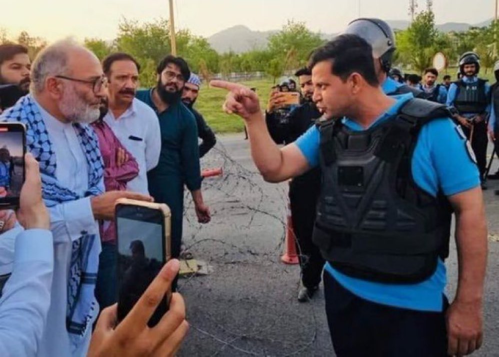 ریلیکس میرے بھائی 🤣