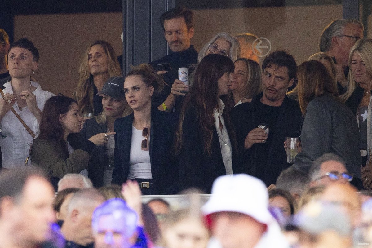 starkcanarie's tweet photo. girls just wanna hang out with dakota johnson, pedro pascal and anya taylor joy at the stevie nicks concert https://t.co/52cjSPHYUK