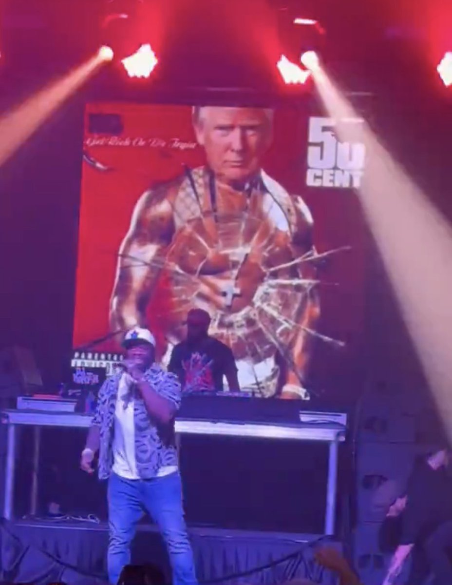 jcrewguy's tweet image. Last night at Big Night Live in Boston... 50 Cent had this as his background 😂