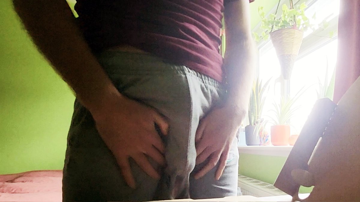 madcapcolobus's tweet photo. Grey shorts + bulge

#gay #gaycock #cock #balls #greyshorts #bulge #gaybulge https://t.co/VdpVfpBP6v