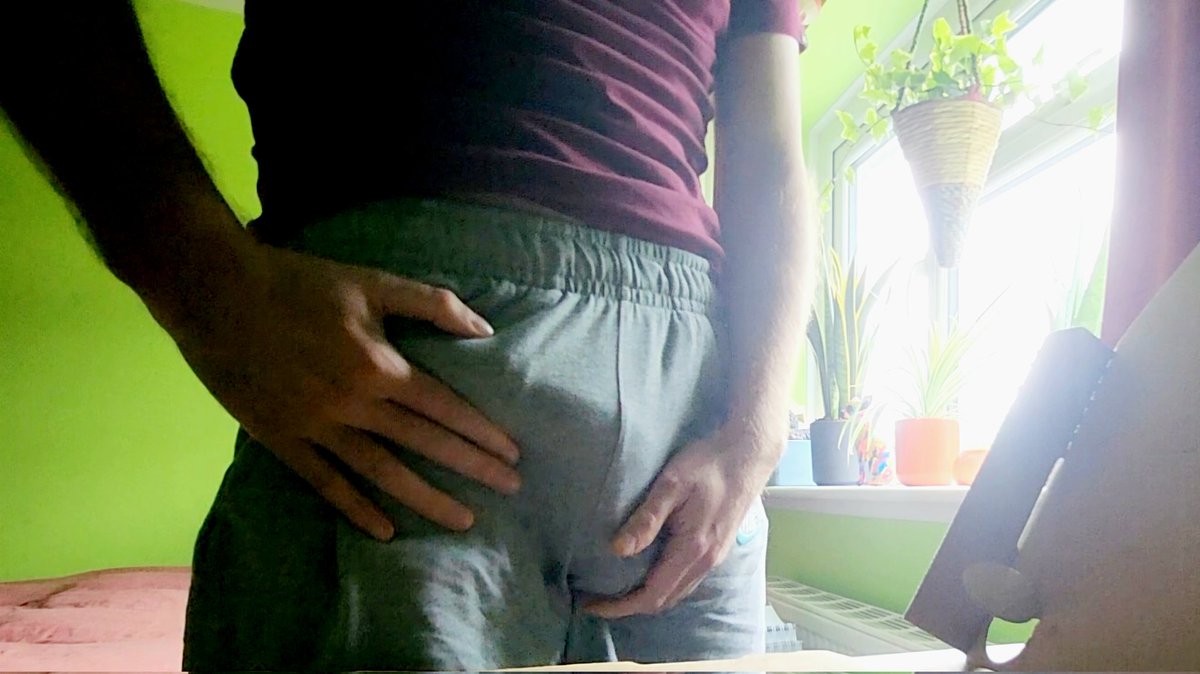 madcapcolobus's tweet photo. Grey shorts + bulge

#gay #gaycock #cock #balls #greyshorts #bulge #gaybulge https://t.co/VdpVfpBP6v