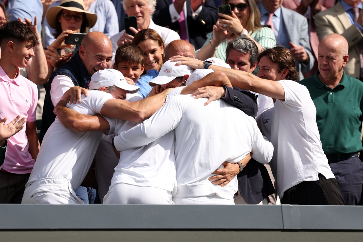 atptour's tweet photo. This is what it means. This is tennis.

@Wimbledon | #Wimbledon | @carlosalcaraz https://t.co/Ypn4TfZNK8
