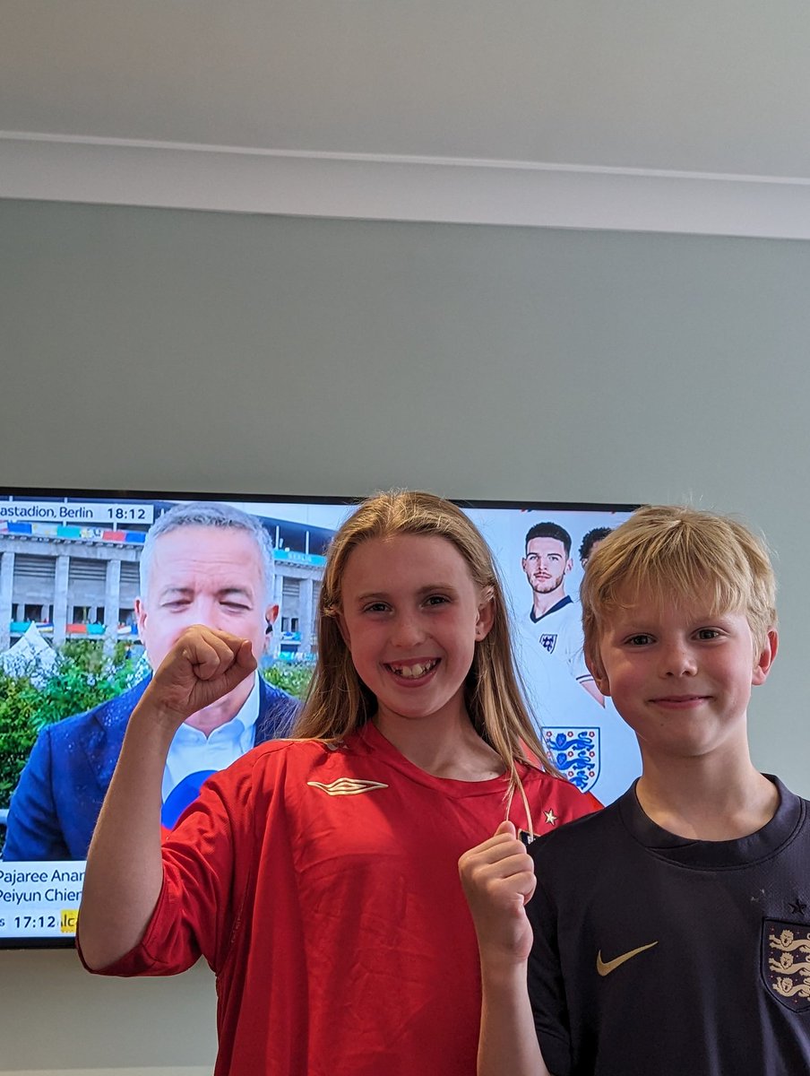 NigelCroad's tweet photo. Annabelle and Cameron from North Yorkshire #SSNThreeLions https://t.co/Iy2IaRg0Dz