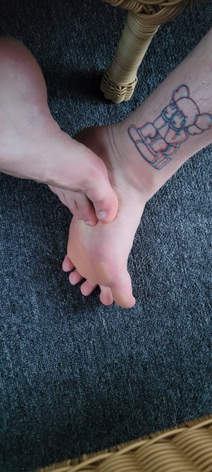 👣🦶👣🦶 Feet lovers rejoice so much CUM dripping from my feet in my new release https://t.co/UR96fEIYuW