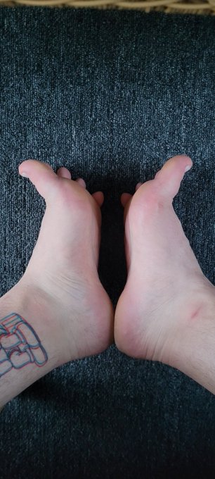 👣🦶👣🦶 Feet lovers rejoice so much CUM dripping from my feet in my new release https://t.co/UR96fEIYuW