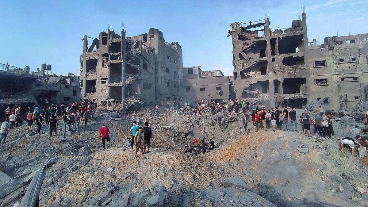 AntiTelevisaMx's tweet photo. Intento de ASESlNAR a Donald Trump sacude a los medios de comunicación del mundo... pero eso sí, los fascistas de Israel atacan un campo de refugiados en Palestina dejando cientos de muertos y los medios derechistas no dicen nada. ¡HlPÓCRlTAS! https://t.co/Xai0VPFk95