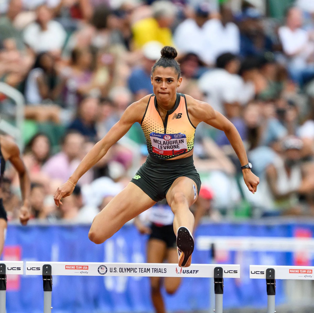 _OwenM_'s tweet photo. Sydney McLaughlin-Levrone and Femke Bol’s progression in the 400m hurdles 👇

2014: 55.63 vs N/A
2015: 55.28 vs N/A 
2016: 54.15 vs N/A
2017: 53.82 vs N/A
2018: 52.75 vs N/A
2019: 52.23 vs 55.32 - 3.09 difference 
2020: N/A vs 53.79 - 1.56 difference 
2021: 51.46 vs 52.03 - 0.57 difference 
2022: 50.68 vs 52.27 - 1.35 difference 
2023: N/A vs 51.45 - 0.77 difference 
2024: 50.65 vs 50.95 - 0.30 difference