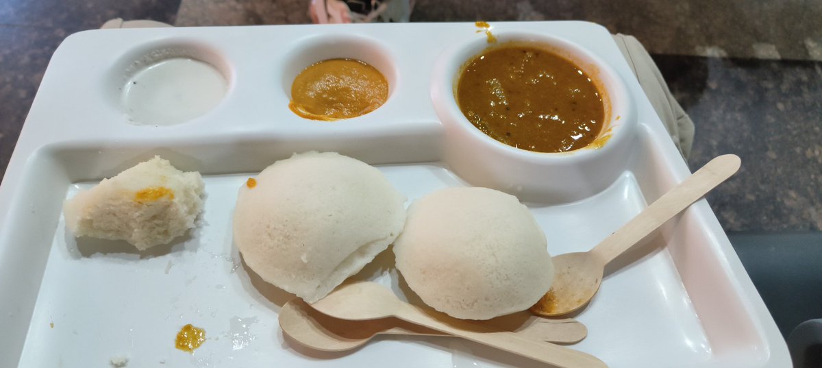 CSGauravkumar2's tweet photo. @vaangoindia  one of the worst idlies I have had in a long time 332 rs idli and all you get is a water like chutney non edible sambhar and red chutney is the only lil bit of a saving grace. One should not start an outlet if one cannot maintain the taste for the price. Third clas https://t.co/XzBiTB0fLM