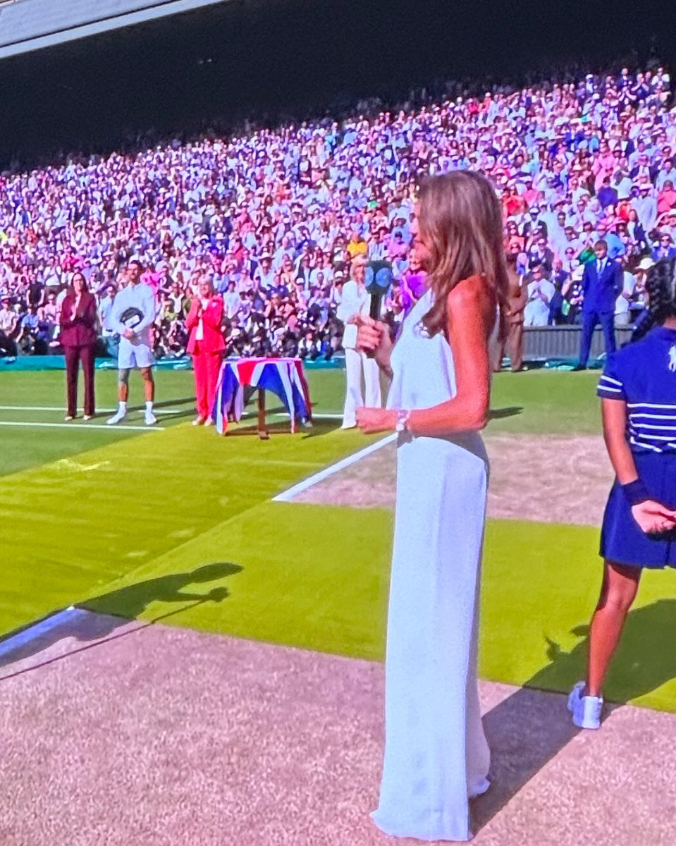 Lou 💫 tweet media