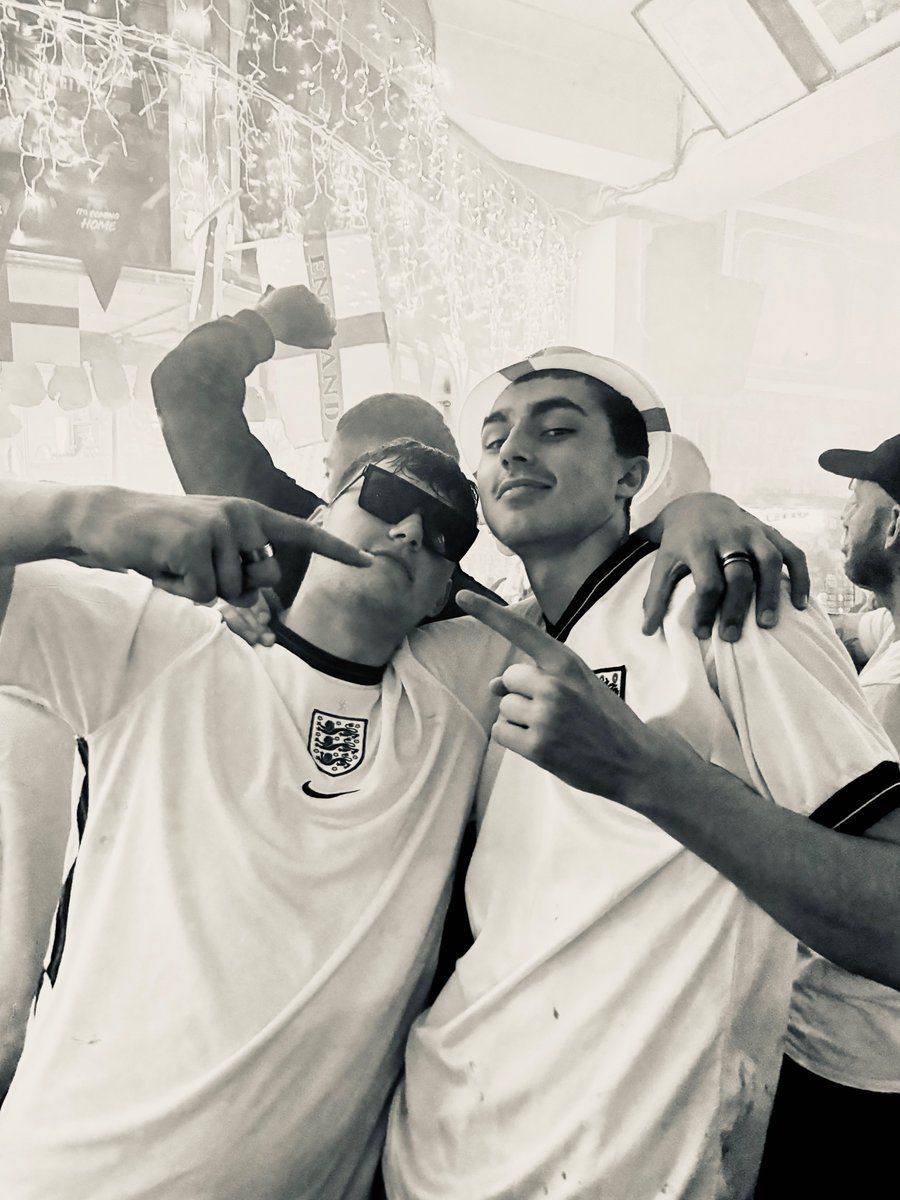 JakeLounger's tweet photo. Easy. #SSNThreeLions https://t.co/gMLoIv6k29