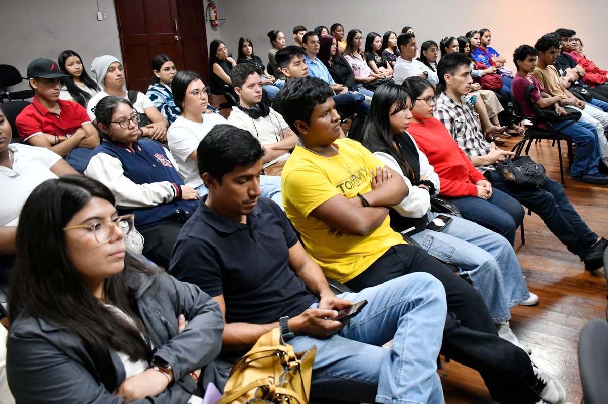 alcaldiagye's tweet photo. Más de 80 estudiantes participaron en la "Inteligencia Artificial y las Artes" en el Museo Municipal. 📖

Descubrieron cómo la IA puede ser una poderosa herramienta en la creación artística. 🙌

Así creamos un futuro brillante en la #CiudadDeTodos
#Guayaquil
@aquilesalvarez https://t.co/USgTe7LFDs