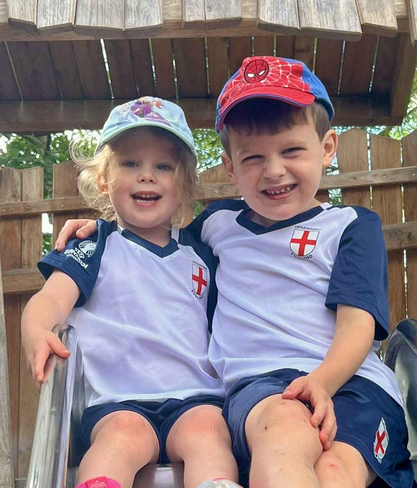 SteveAckling's tweet photo. #SSNThreeLions Archie &amp; Evelyn https://t.co/dWWrv9WbJg