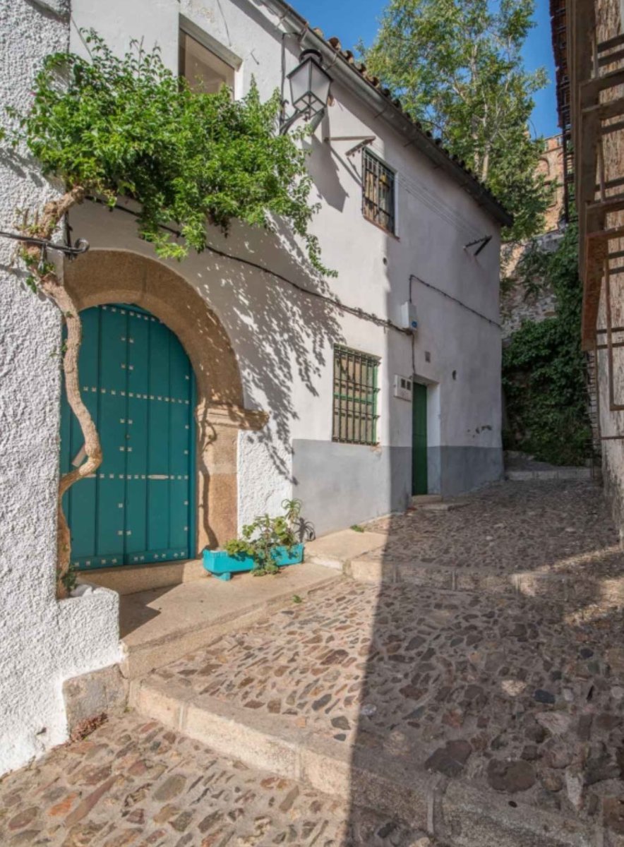 PuigQuixal's tweet photo. Todo nuestro apoyo a #Cáceres en su camino hacia la más que merecida Capital Cultural 2031. Esta ciudad no solo es referente cultural patrimonial, museístico o gastronómico, entre otros, es además encuentro de diferentes culturas! Una de la joyas de @redjuderias https://t.co/KTe3hOOuXY