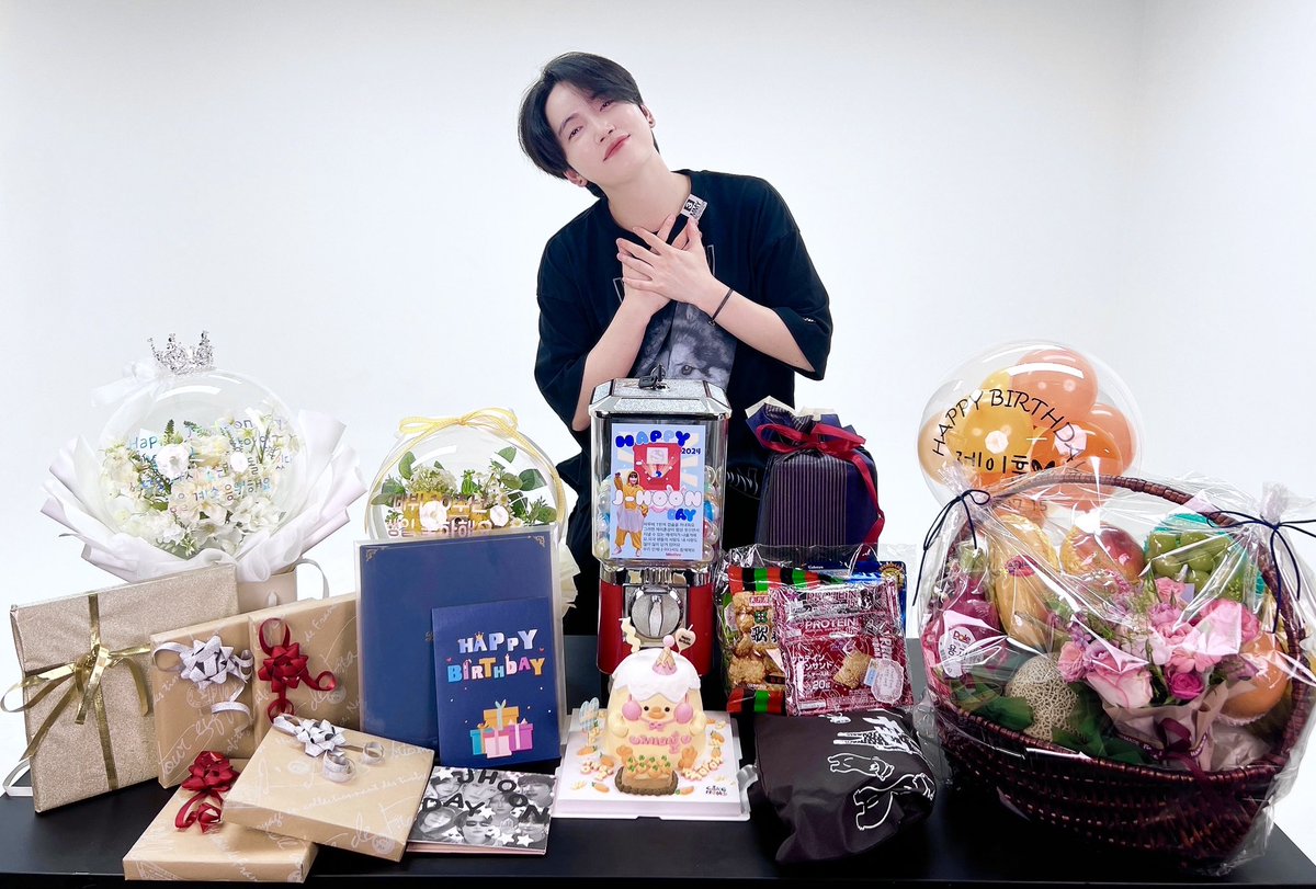 jhoonstyles's tweet photo. 이번 생일도 여러분들과 함께 할 수 있어서 너무 너무 행복합니다😆
진짜 제일 사랑해❤️ https://t.co/7y59W2xpkO