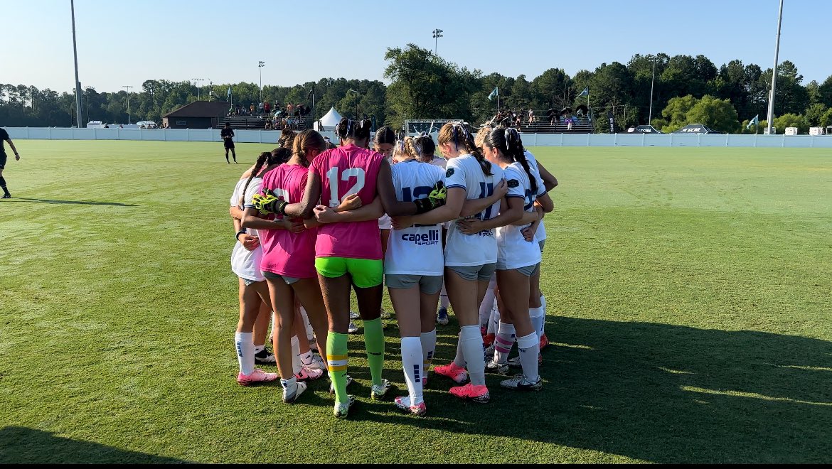ahfc07gECRL's tweet photo. We had an unbelievable run this year. We were one of the last 2 teams standing out of the 300 across the nation. 

We want to thank our coach @CoachGusMota for pushing us to be our best throughout this entire season. We will miss you!!❤️❤️ https://t.co/0joOgrMkZ6