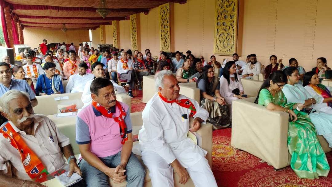 BJPForGurugram's tweet photo. गुरुग्राम विधानसभा के शीतला मण्डल में विस्तृत कार्यकारिणी बैठक का आयोजन मंडल अध्यक्ष श्री प्रियव्रत कटारिया जी की अध्यक्षता मे किया गया। बैठक मे श्रीमती गार्गी कक्कड़ जी, श्री बोधराज सीकरी जी, श्री मुकेश शर्मा जी, श्री हरविन्द कोहली जी, श्रीमती मधु आजाद जी, https://t.co/2Def9KXQ1K