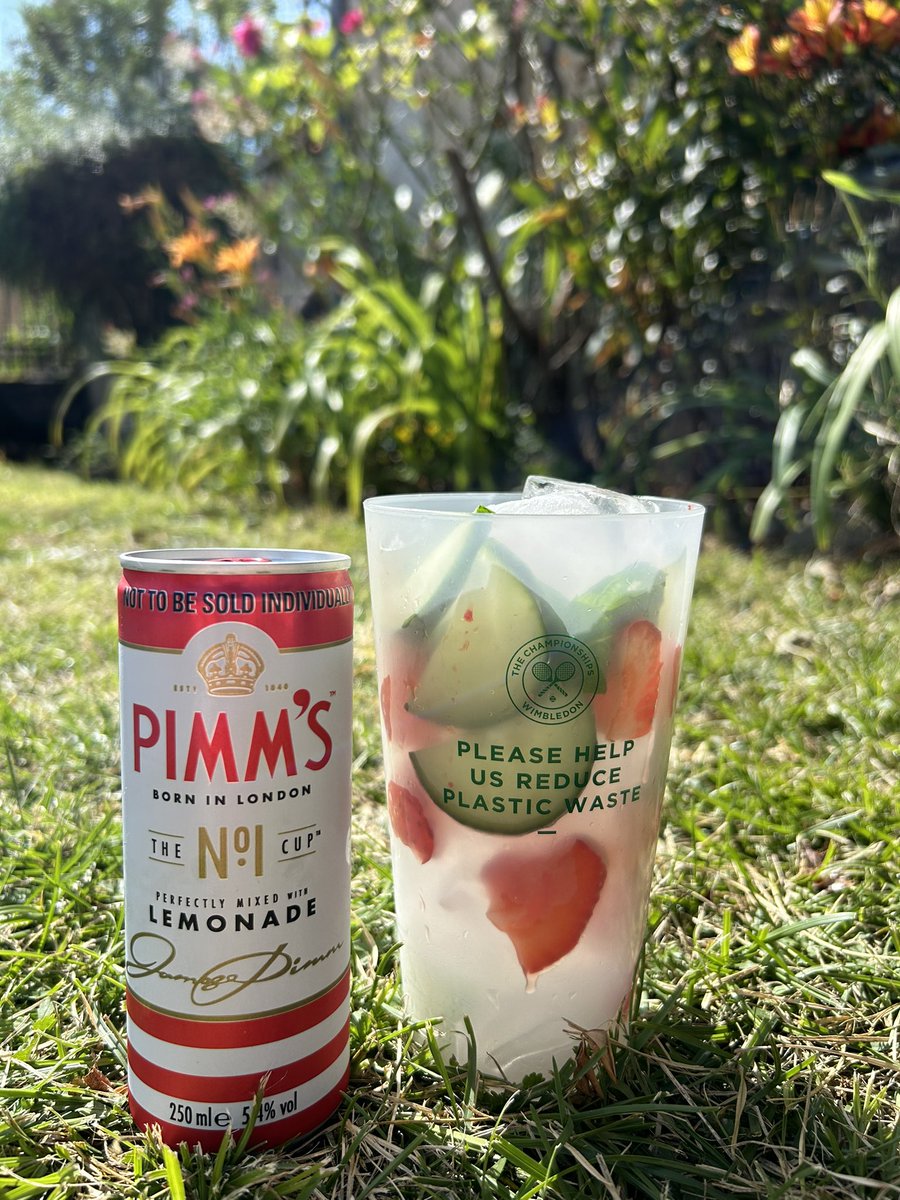 kirstypoole's tweet image. Pimm’s 🍹🧊🌿🍓🥒O’clock 💚💜🎾 @PimmsGB @Wimbledon #Wimbledon #pimms #pimmsoclock