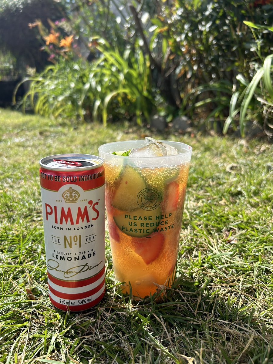 kirstypoole's tweet image. Pimm’s 🍹🧊🌿🍓🥒O’clock 💚💜🎾 @PimmsGB @Wimbledon #Wimbledon #pimms #pimmsoclock