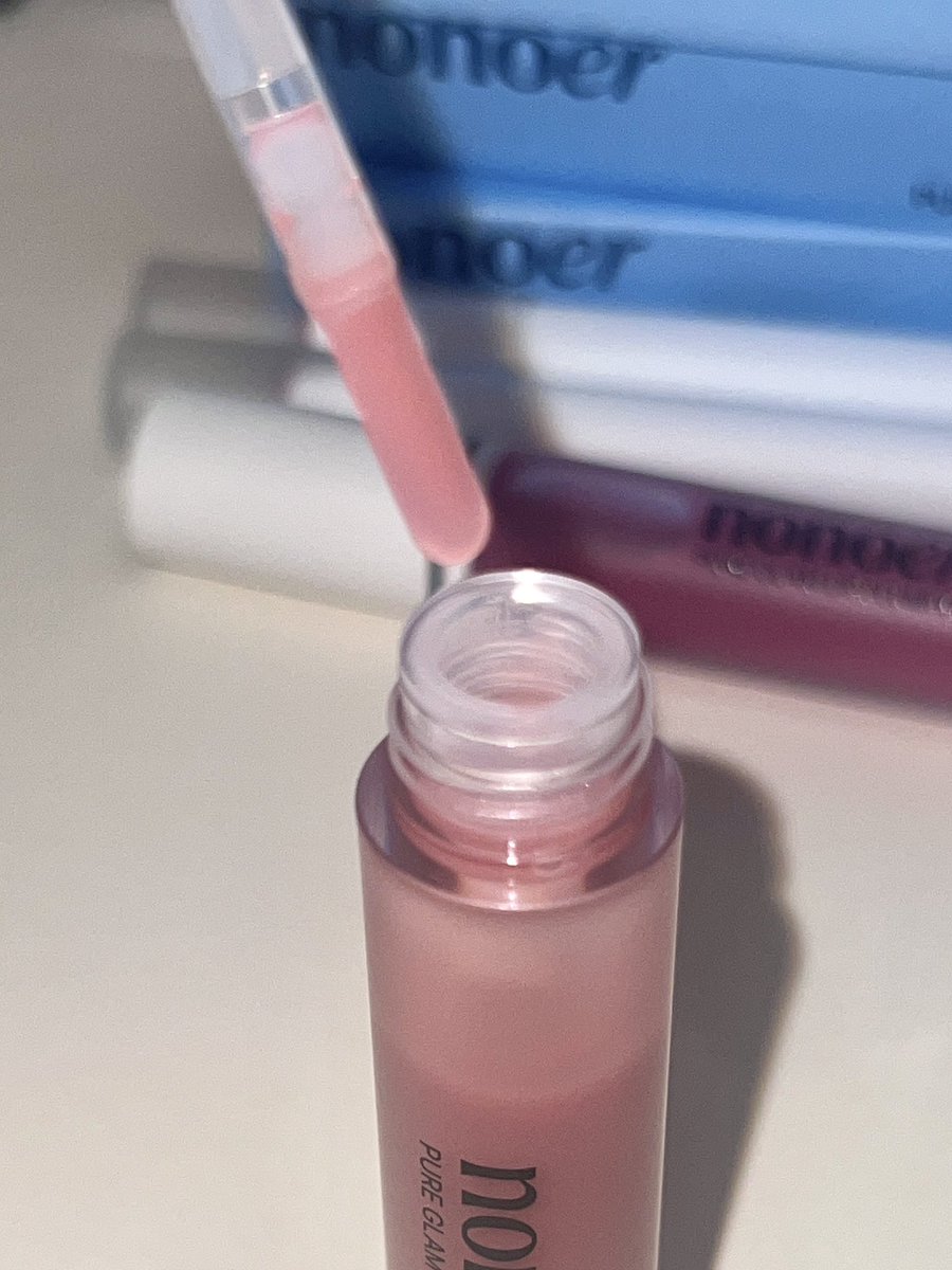 badbaddiary's tweet photo. nonoer lip pencil &amp; lip plumper🤍 https://t.co/tupS6v0zlh