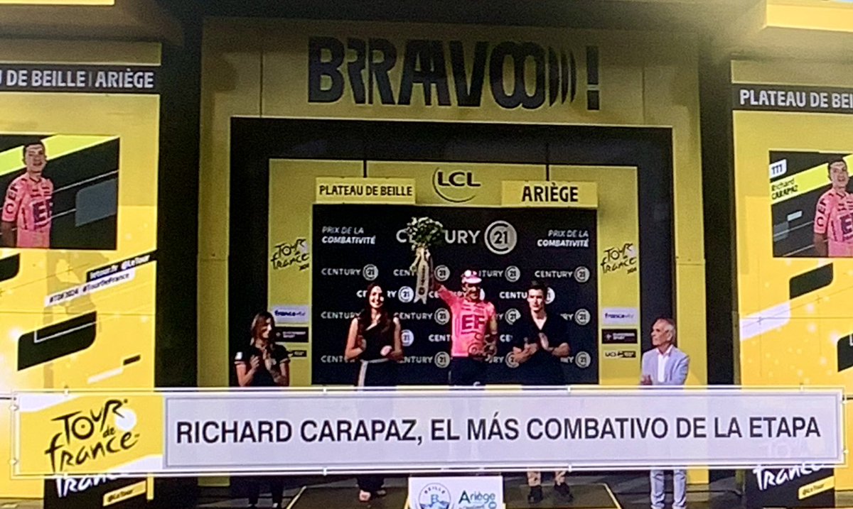 RobertCarrera11's tweet photo. Un luchador! Un campeón. @RichardCarapazM hoy ganó el premio de “El más combativo” de la etapa #15 @LeTour Gracias por tu entrega. #TDFXESPN @ESPNEcuador @SC_ESPN @sabater10 @LaDataEc @LaRed_Ecuador @FABIANGALLARDOM @kimontare @blasco_p @ciclismobosme @EFprocycling https://t.co/B0CVsiGO6Y