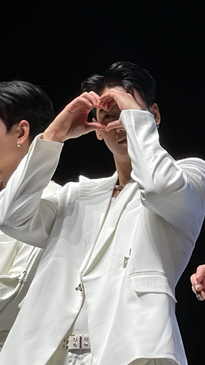 bl9_uebbb's tweet photo. Hope you enjoy tonight❤️
I don’t know you can see this Banner(P.1-2) or not,Ooor maybe you saw me in the audience.
I asked you do you remember me,I didn’t expect to reply YES to me!!!
anyway thank you so much,seeyou next time(Please always remember me😗(?))
#Pitbabe1stFMinMacau https://t.co/OslDYQRU50