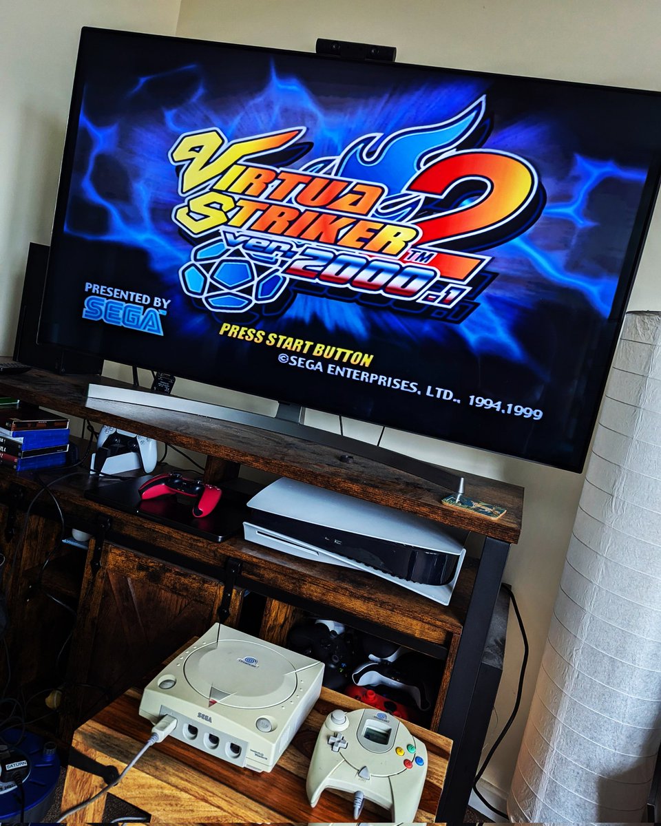 TroyXL85's tweet photo. Forget England in the Euros today.
FOOTBALL IS ALREADY HOME! 

Found this arcade classic in an old CD wallet and fired up the Dreamcast! What a game! 

#sega #dreamcast #segadreamcast #retrogaming #retroconsole #virtuastriker #itscominghome #england #euros #euro2024 https://t.co/9EIjjsvYQ5