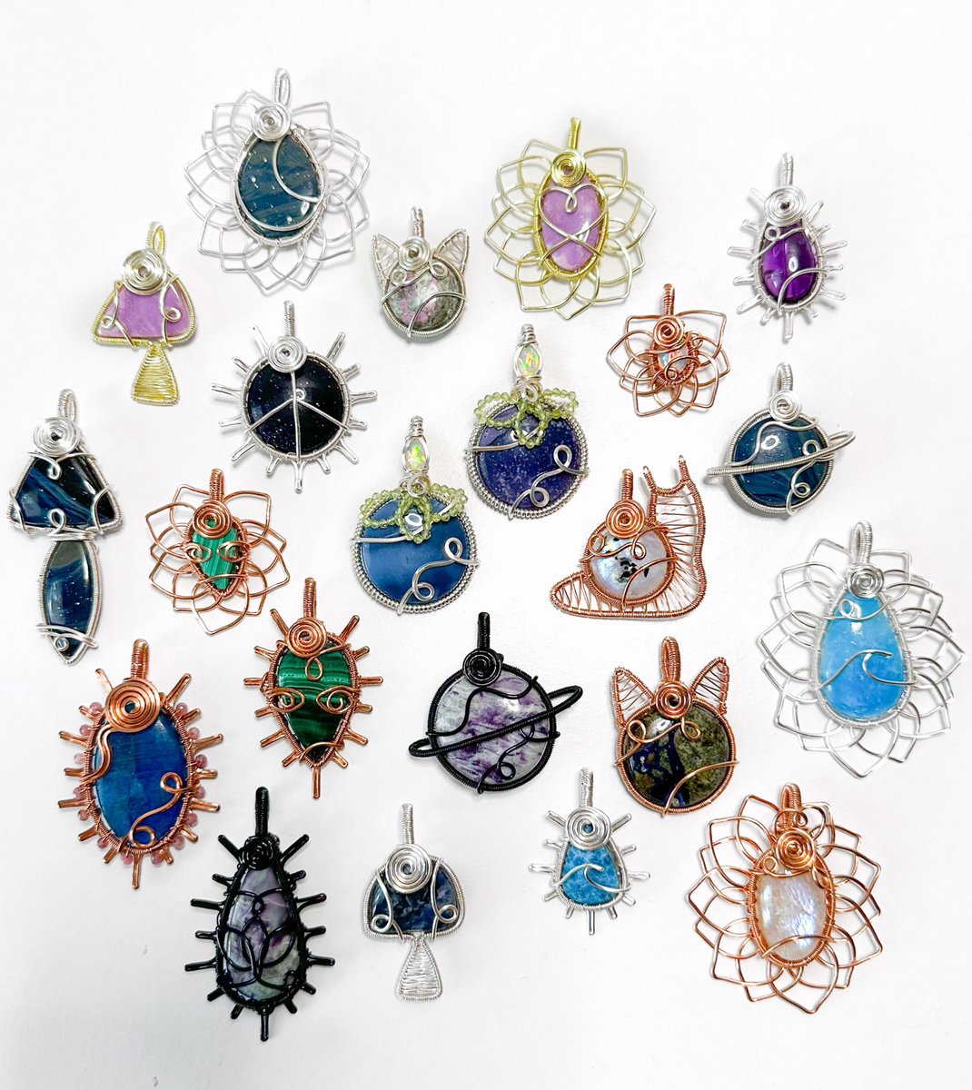 the crystals          🧞🦋🦚          the pendants

“super graphic ultra modern girl” collection coming Friday July 19th at 8pm eastern time <3