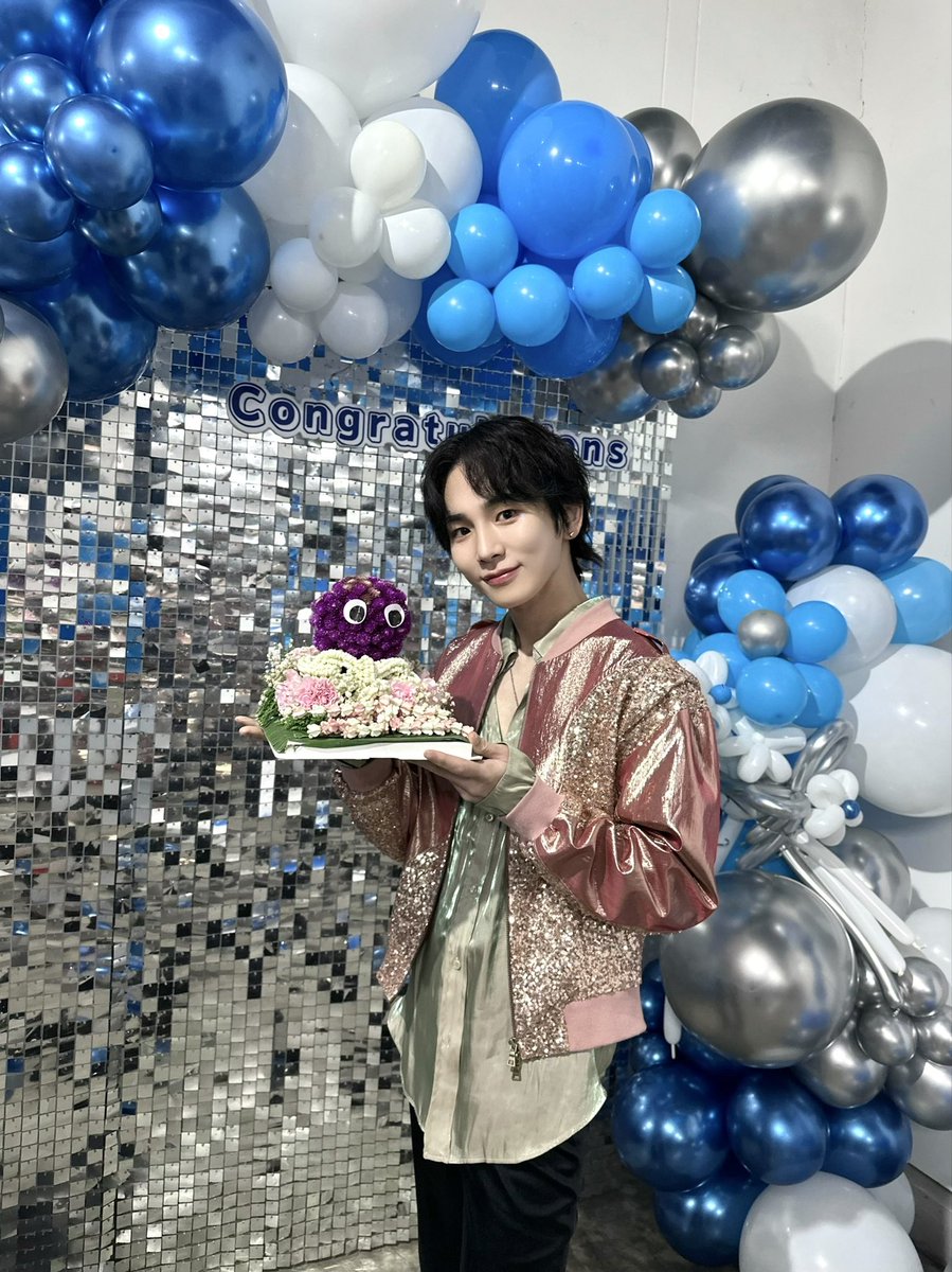 SHINee's tweet photo. คิบอมครับ คิม คิ บอม

💙2024 KEYLAND ON : AND ON ASIA TOUR in BANGKOK💙

#KEY #키 #SHINee #샤이니
#2024KEYLAND #ONANDON
#KEYLANDASIATOUR #KEYLANDTOUR
#BANGKOK https://t.co/5iN1AFXgTA