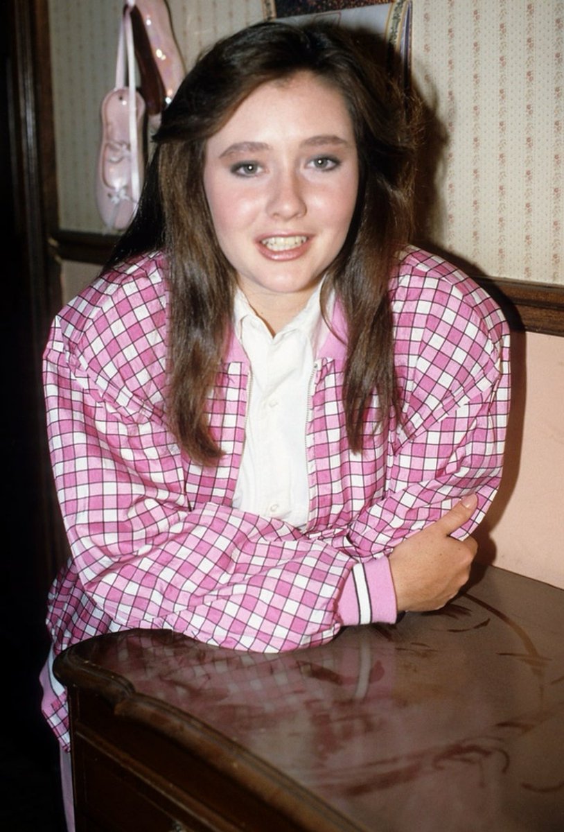 NOKR's tweet photo. Shannen Doherty has died at 53 after battling cancer. Known for Beverly Hills 90210 and Charmed. #ShannenDoherty #90210 #Charmed #RIP @DohertyShannen #NOKR @TIME https://t.co/5eTnuu1LGd