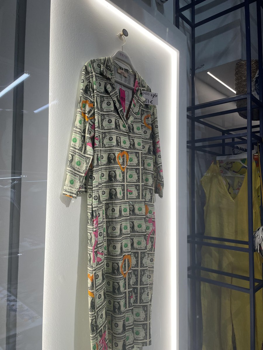 TheHoly_Chain's tweet photo. Fashion protesting against #moneyprinting #crypto #Bitcoin https://t.co/OzQj7rAI4g