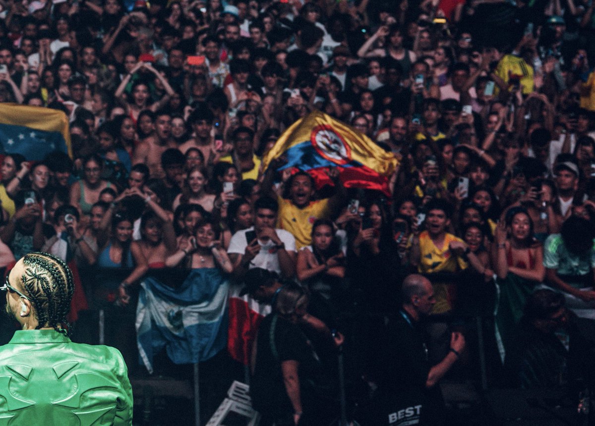 JBALVIN's tweet photo. Hoy es día de futbol, fiesta y reggaetón 🇨🇴 @ryancastrro https://t.co/cozUuBU41t