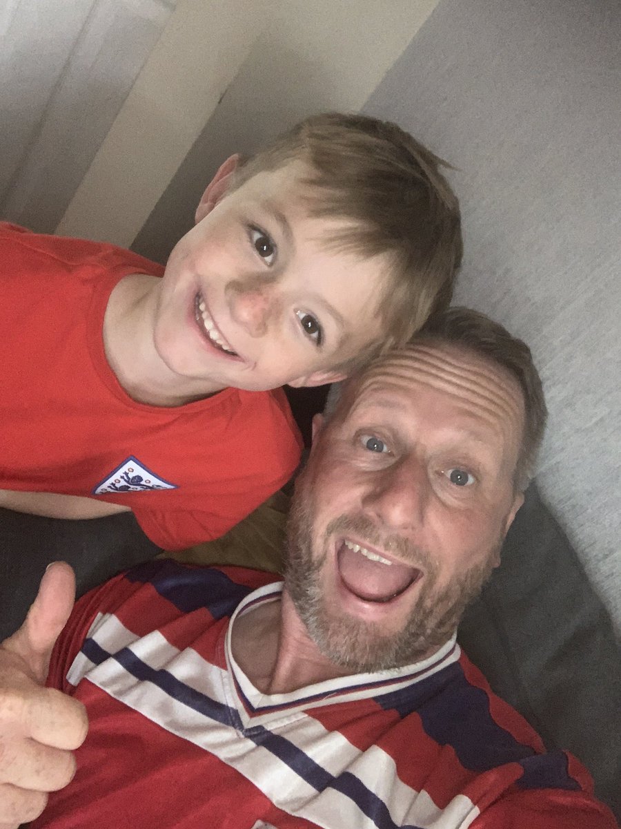 paulhandley's tweet photo. @SkySportsNews #SSNThreeLions Robson and Daddy https://t.co/6aiL8KJdiN