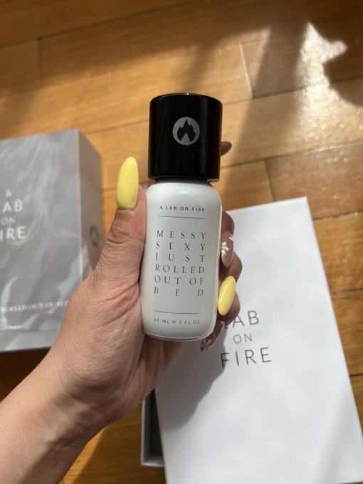 smelling like toffee today 🍮  *gifted by a lovely fan* https://t.co/BBIGIQKslM