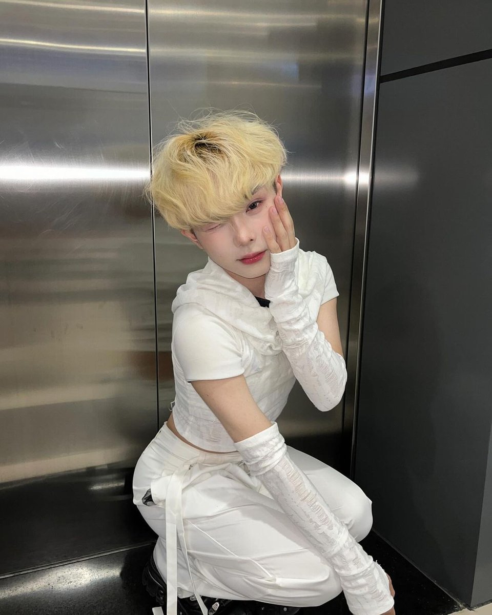 ᅠᅠ
ᅠᅠ

♡ ~ Chciałbym was poznać

 ~ #heart ~ wskoczę na dm 
~ #rt ~  moja wdzięczność i ciasteczka 🍪ᅠᅠ
ᅠᅠ