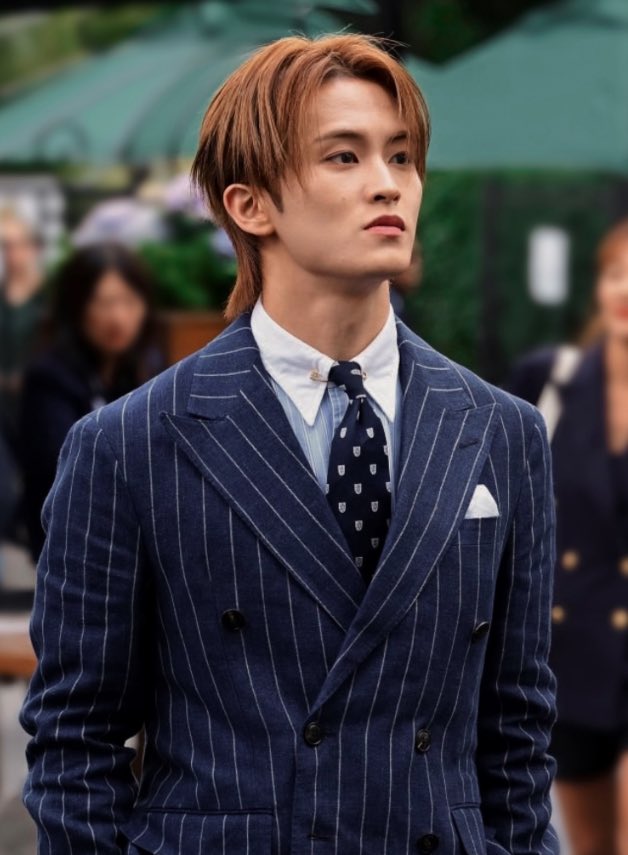 李J tweet media