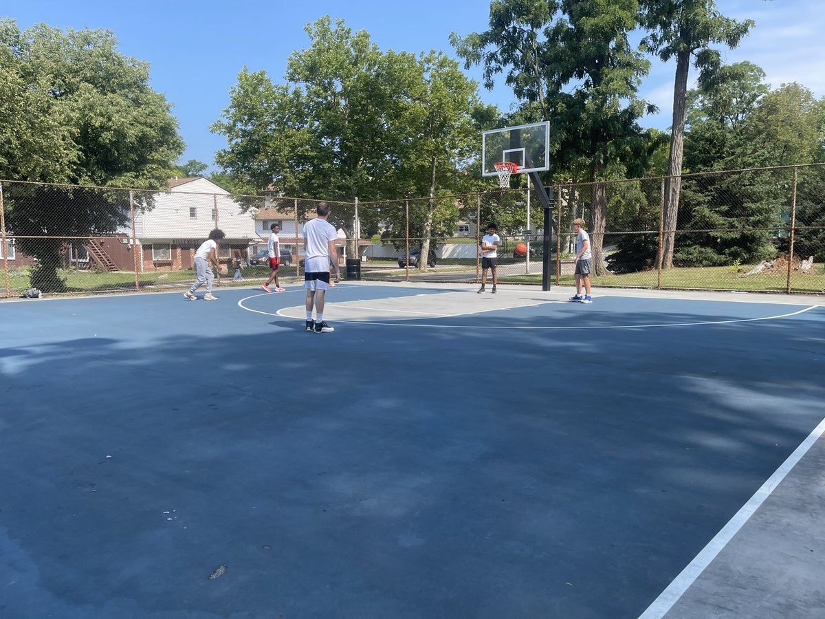 BeaconHoopsInc's tweet photo. It’s the work on the weekend’s that make championships happen. #loveourvolunteers #practice https://t.co/dCe360IAsL