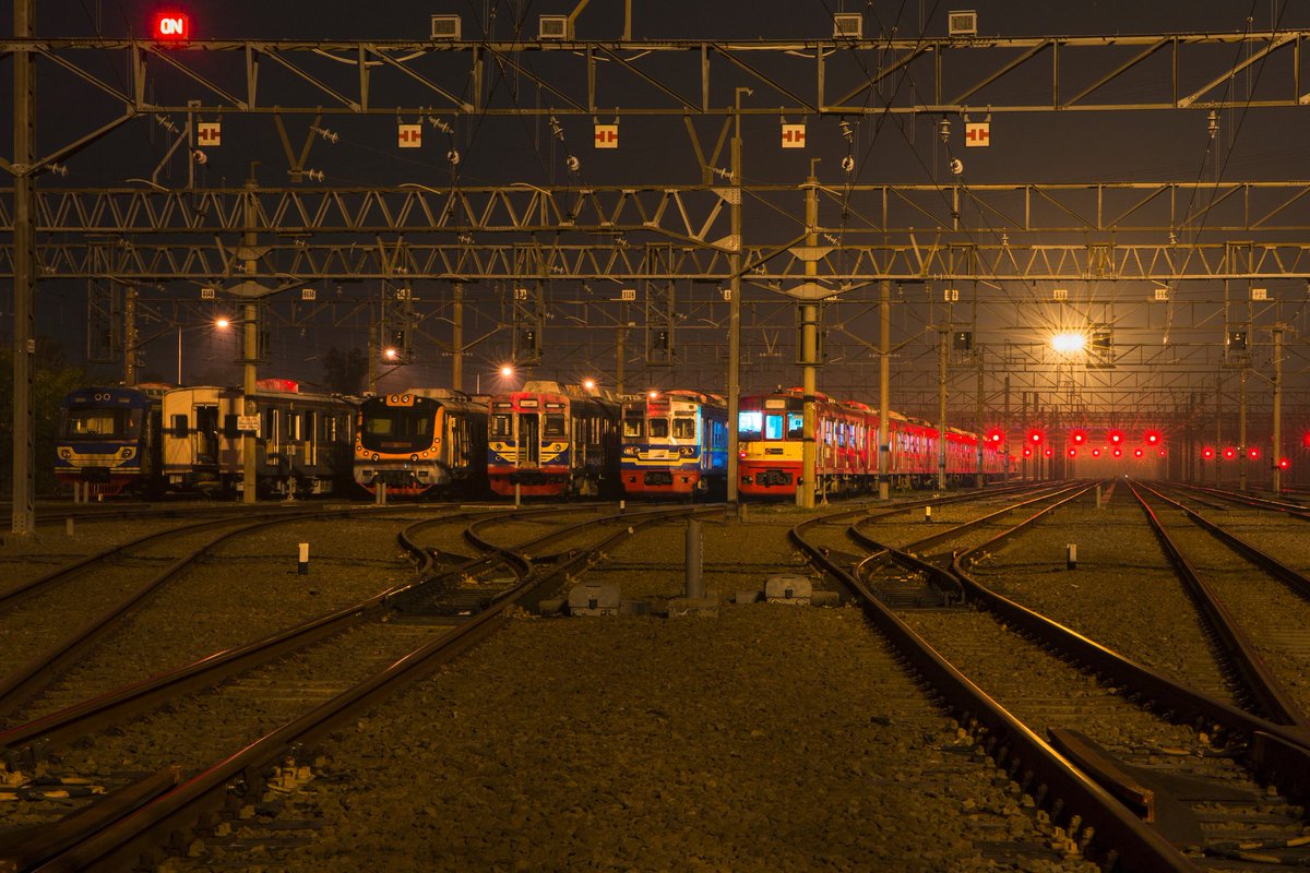 CommuterLine's tweet photo. Di sudut malam pejamkan mata mengistirahatkan seluruh badan degan dinginnya malam ini menyambut nikmat esok hari. Selamat malam dan selamat beristirahat #Rekancommuters. https://t.co/bXkI0J684P