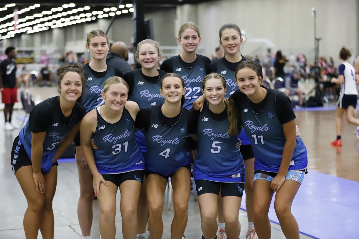 ladyroyalselect's tweet photo. That’s a wrap for the Run for the Roses 🌹 Lots of basketball, team building, fun and great competition! Next stop Atlanta! https://t.co/sIVeAcHFsU