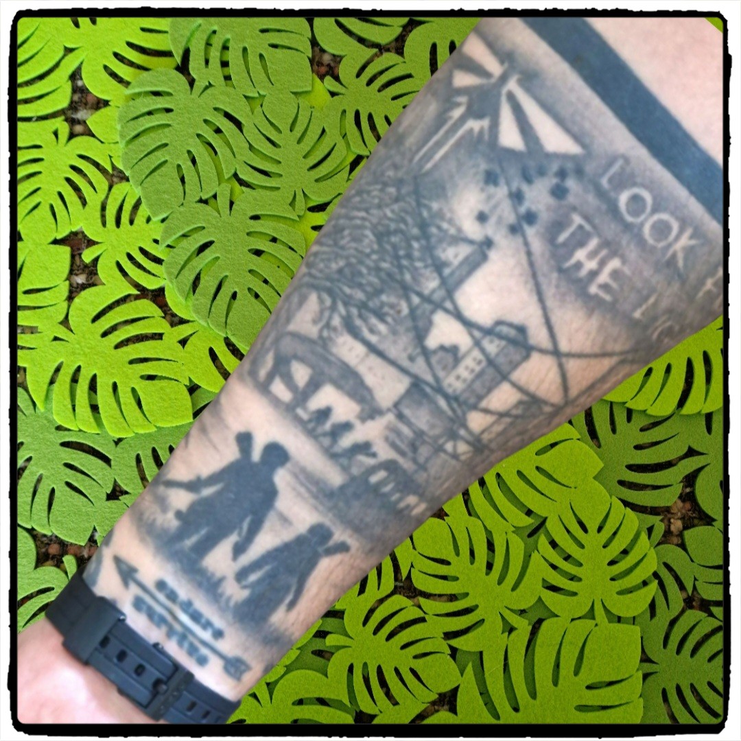 Paco_Lobo_Gamer's tweet photo. 🌿Hola gamers!👋🏻🐺🌿
Mis tatuajes de mis 2 juegos favoritos, The last of us Parte I y Parte II, obras maestras, marcadas en mi piel desde el momento que complete cada juego✌🏻 #thelastofus #tattoo @Naughty_Dog @Neil_Druckmann @TroyBakerVA https://t.co/lOZXNMhjX3
