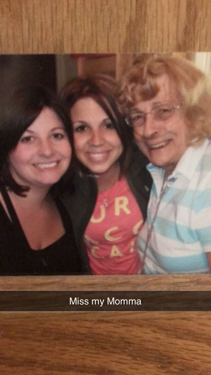 valbcat's tweet photo. Miss my momma!! Happy heavenly birthday!! https://t.co/FDgpZ8EZoW