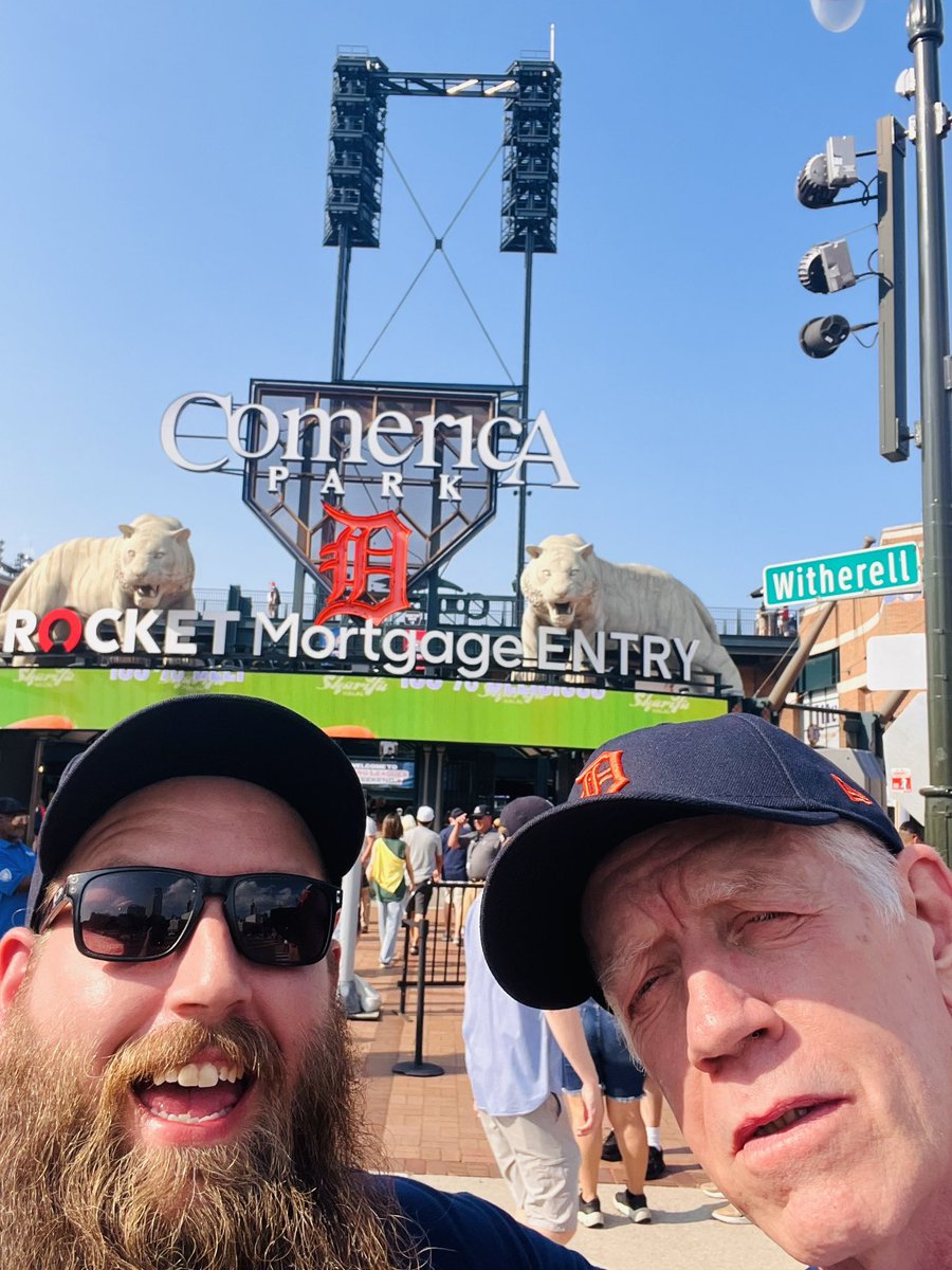 zacsauce's tweet photo. Probably the best weekend ever. Tigers nearly hit a walk off to beat the dodgers. Watched a generational player in Ohtani. Sold out stadium. First game with my pops. Awesome. https://t.co/IpeuVdt1I9