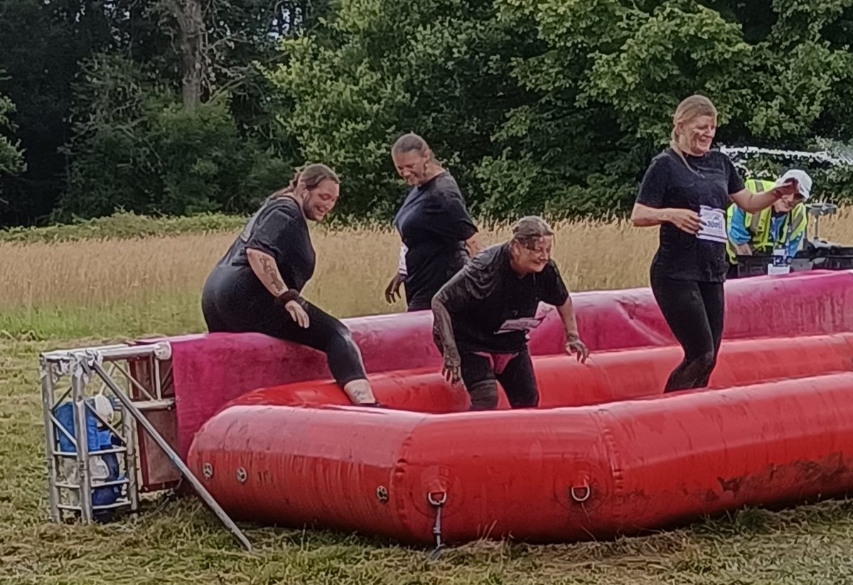 SpringfieldPri2's tweet photo. 5K Muddy Run for @CR_UK  What great staff we have #forKelly  #springfieldsmiles https://t.co/I22t4RYkbu
