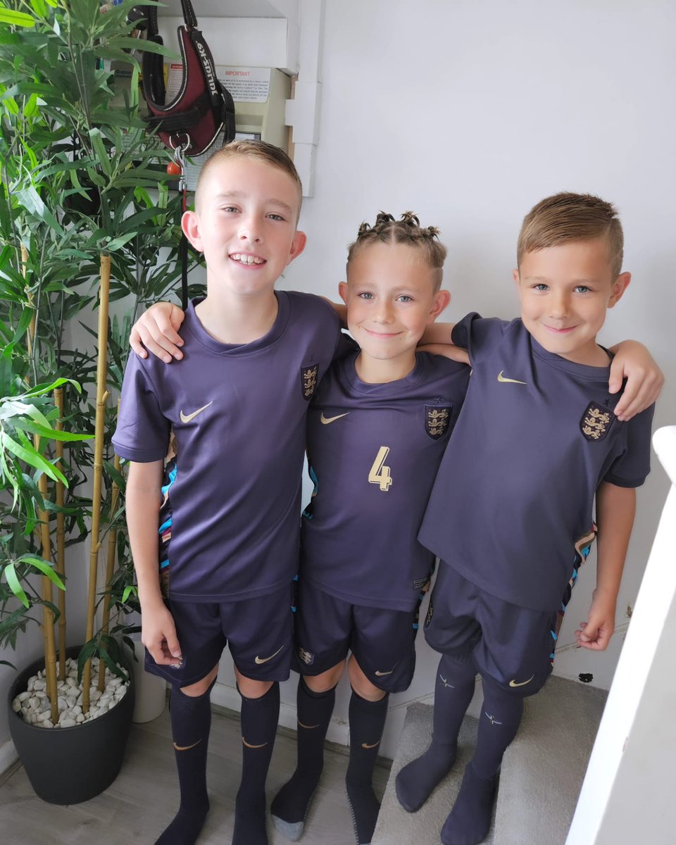 CraigPeppiatt18's tweet photo. My 3 boys ready for the Final tonight! COME ON ENGLAND!!!! #ItsComingHome #SSNThreeLions https://t.co/V97xVcyhqg