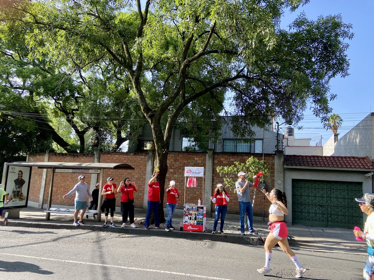 MSF_Mexico's tweet photo. ¡Muchas gracias a quienes nos acompañaron hoy en el #MedioMaratón de la Ciudad de México y  corrieron para apoyar nuestra causa humanitaria 🏃 🏃‍♀️ 🏃‍♂️ 

¡Personas como ustedes hacen posible nuestra labor en México, Centroamérica y el mundo! ❤️ https://t.co/9Cr9TAPhiE
