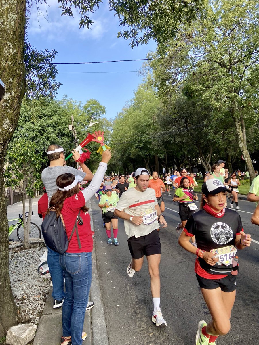 MSF_Mexico's tweet photo. ¡Muchas gracias a quienes nos acompañaron hoy en el #MedioMaratón de la Ciudad de México y  corrieron para apoyar nuestra causa humanitaria 🏃 🏃‍♀️ 🏃‍♂️ 

¡Personas como ustedes hacen posible nuestra labor en México, Centroamérica y el mundo! ❤️ https://t.co/9Cr9TAPhiE