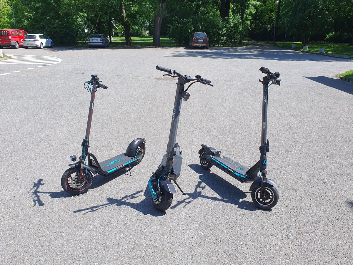 ITmixCZ's tweet photo. Elektrokoloběžky 🛴 Lamax nabízejí solidní výkon, dobrou kvalitu zpracování a spolehlivé funkce za výhodnou cenu 👌. 

V portfoliu naleznete modely určené do města 🌆 i horšího terénu ⛰️, které vás nezklamou na jakémkoliv povrchu.

Více info ➡️ 
https://t.co/CXE9SPRtdm https://t.co/jEuK7M49Pw