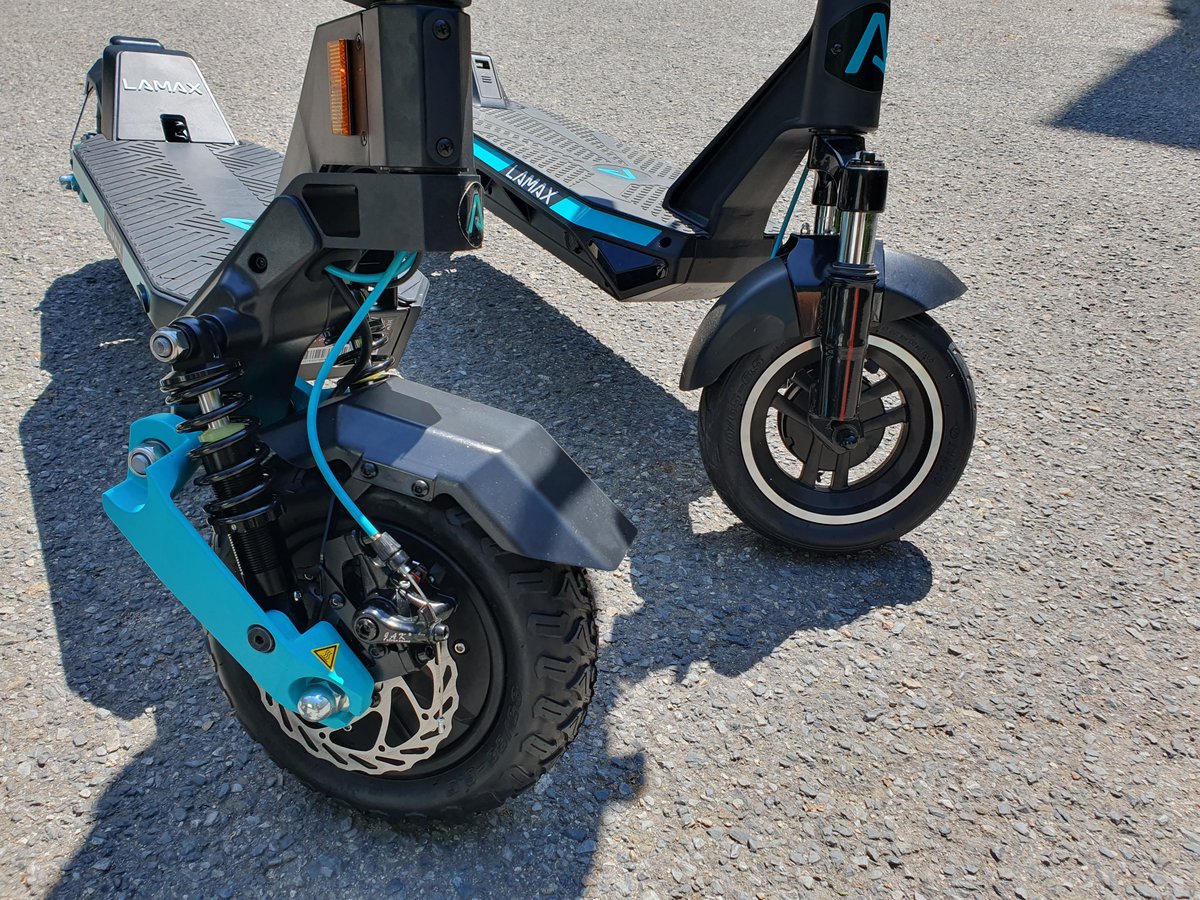 ITmixCZ's tweet photo. Elektrokoloběžky 🛴 Lamax nabízejí solidní výkon, dobrou kvalitu zpracování a spolehlivé funkce za výhodnou cenu 👌. 

V portfoliu naleznete modely určené do města 🌆 i horšího terénu ⛰️, které vás nezklamou na jakémkoliv povrchu.

Více info ➡️ 
https://t.co/CXE9SPRtdm https://t.co/jEuK7M49Pw