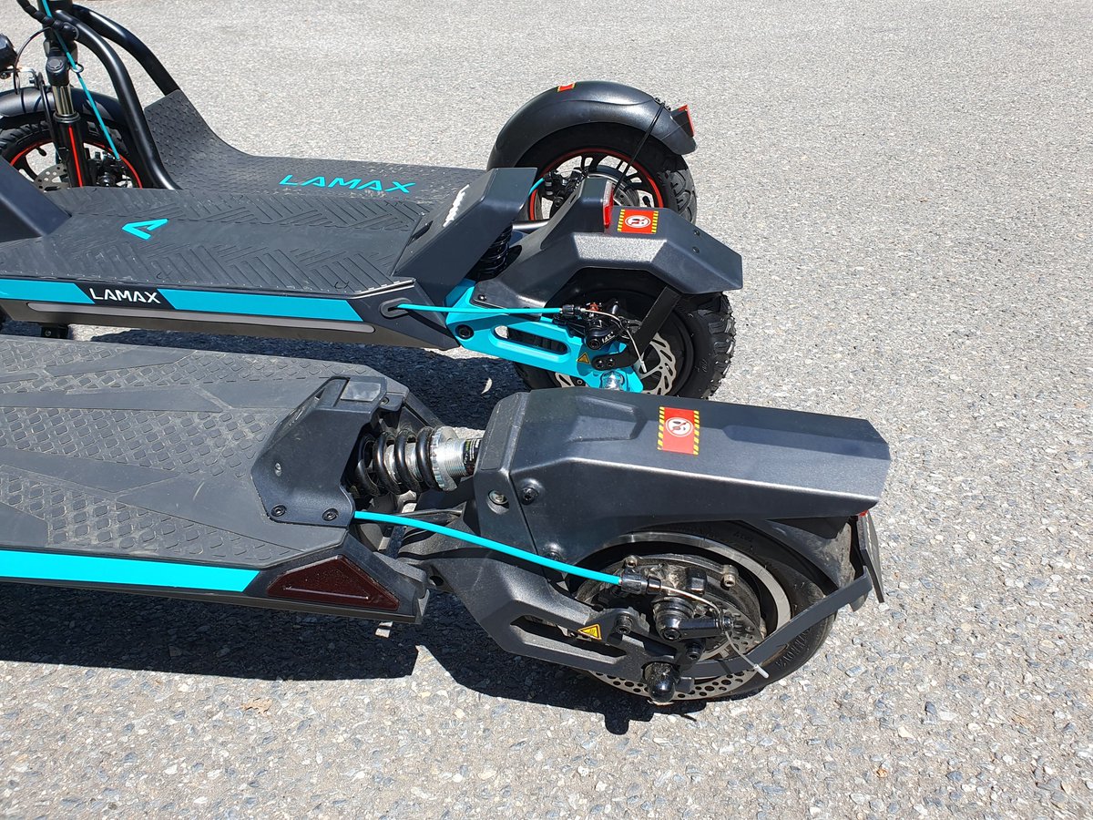 ITmixCZ's tweet photo. Elektrokoloběžky 🛴 Lamax nabízejí solidní výkon, dobrou kvalitu zpracování a spolehlivé funkce za výhodnou cenu 👌. 

V portfoliu naleznete modely určené do města 🌆 i horšího terénu ⛰️, které vás nezklamou na jakémkoliv povrchu.

Více info ➡️ 
https://t.co/CXE9SPRtdm https://t.co/jEuK7M49Pw