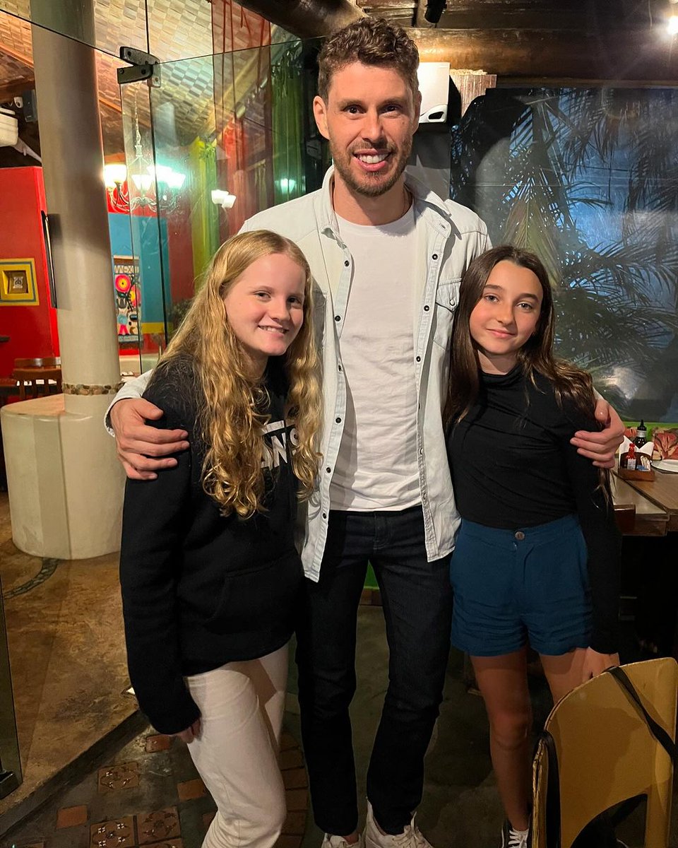 portalbrunor1's tweet photo. 🆕️ | Bruno Rezende (Bruninho) com sua mãe Vera Mossa, na companhia da sua madrinha Eliane Frick e família, na noite de ontem no Rio de Janeiro.

📸  elianefrick via Instagram | Feed https://t.co/AfxJUGjc9N